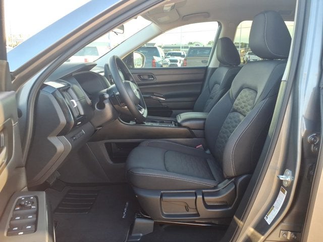 2025 Nissan Pathfinder S