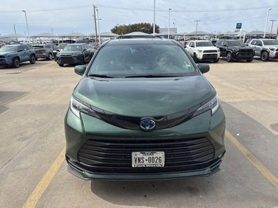 2025 Toyota Sienna Woodland Edition
