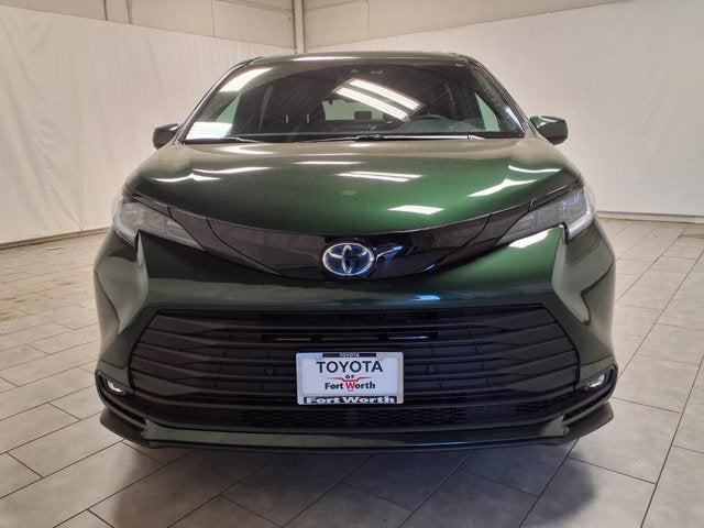 2025 Toyota Sienna Woodland Edition