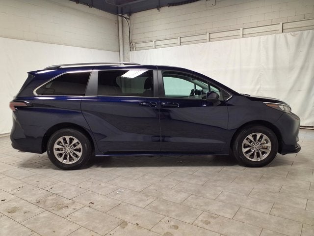 2024 Toyota Sienna LE