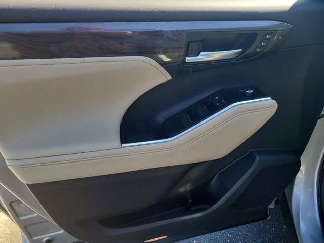 2025 Toyota HIGHLANDER Limited