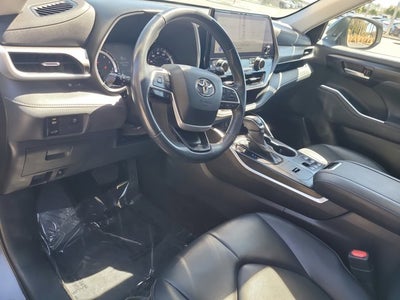 2023 Toyota HIGHLANDER XLE