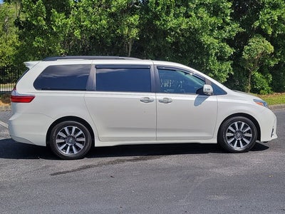 2019 Toyota Sienna XLE Auto Access Seat