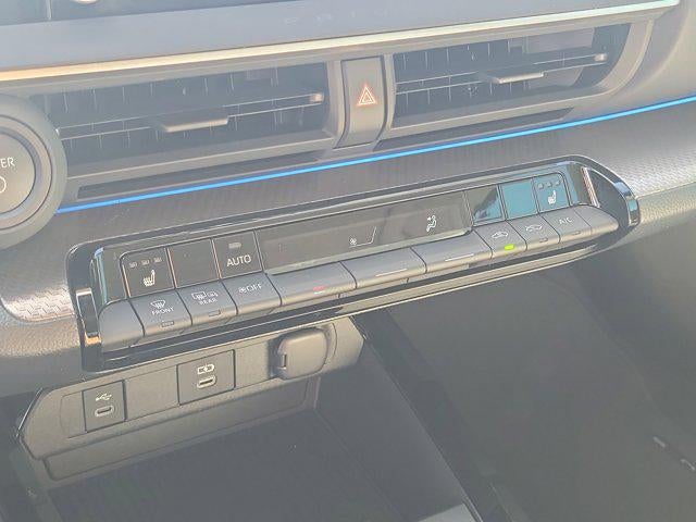 2025 Toyota PRIUS XLE