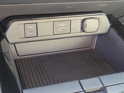 2025 Toyota PRIUS XLE