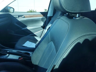 2022 Volkswagen Passat 2.0T Limited Edition