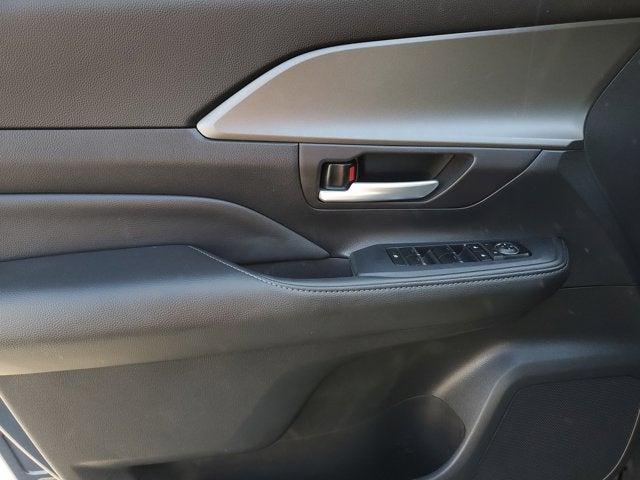 2025 Toyota Grand Highlander LE