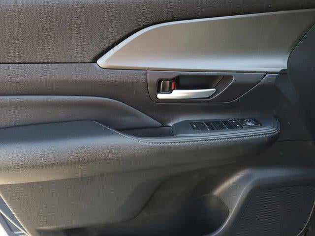 2025 Toyota Grand Highlander LE