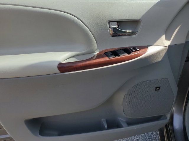 2011 Toyota Sienna XLE AAS