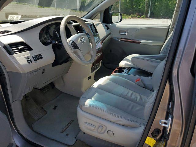 2011 Toyota Sienna XLE AAS