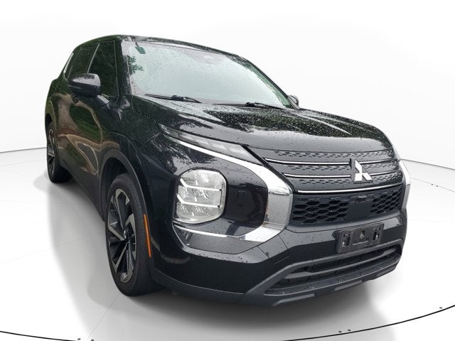 2022 Mitsubishi Outlander ES S-AWC's photo