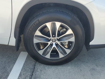 2024 Toyota Highlander LE