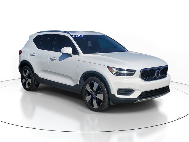 2019 Volvo XC40 Momentum