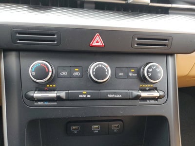 2023 Kia Carnival LX