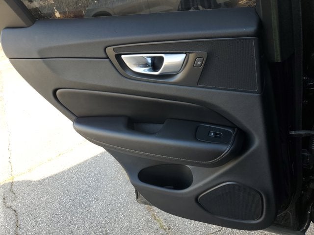 2023 Volvo XC60 Ultimate Bright Theme