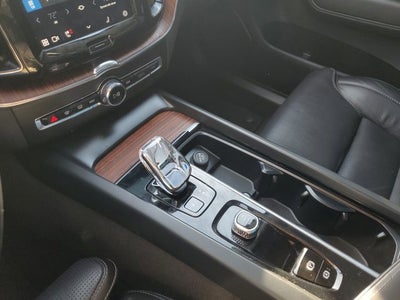 2023 Volvo XC60 Ultimate Bright Theme