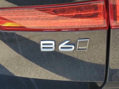 2023 Volvo XC60 Ultimate Bright Theme