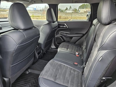 2024 Mitsubishi Outlander SE