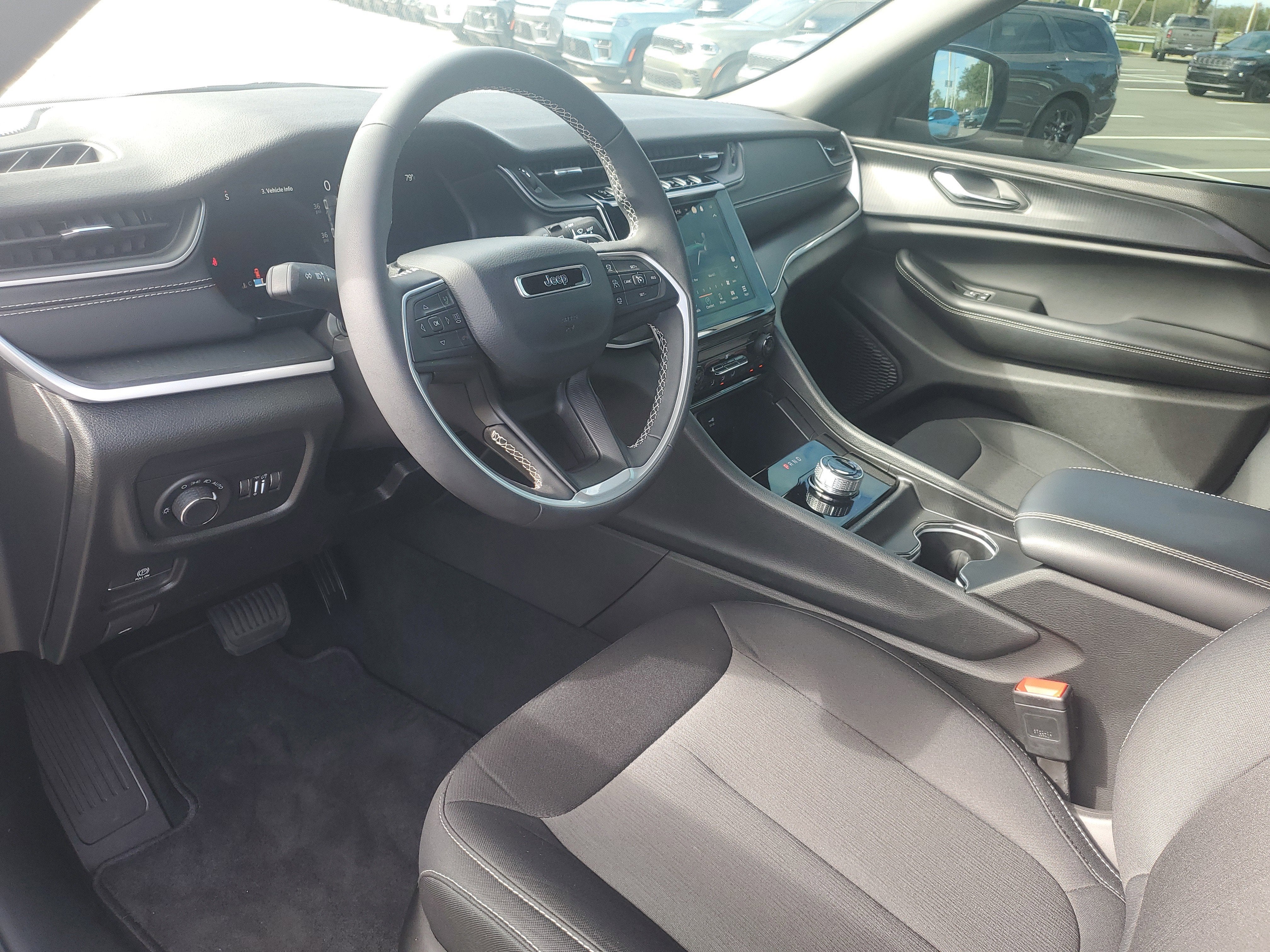 2025 Jeep Grand Cherokee Laredo