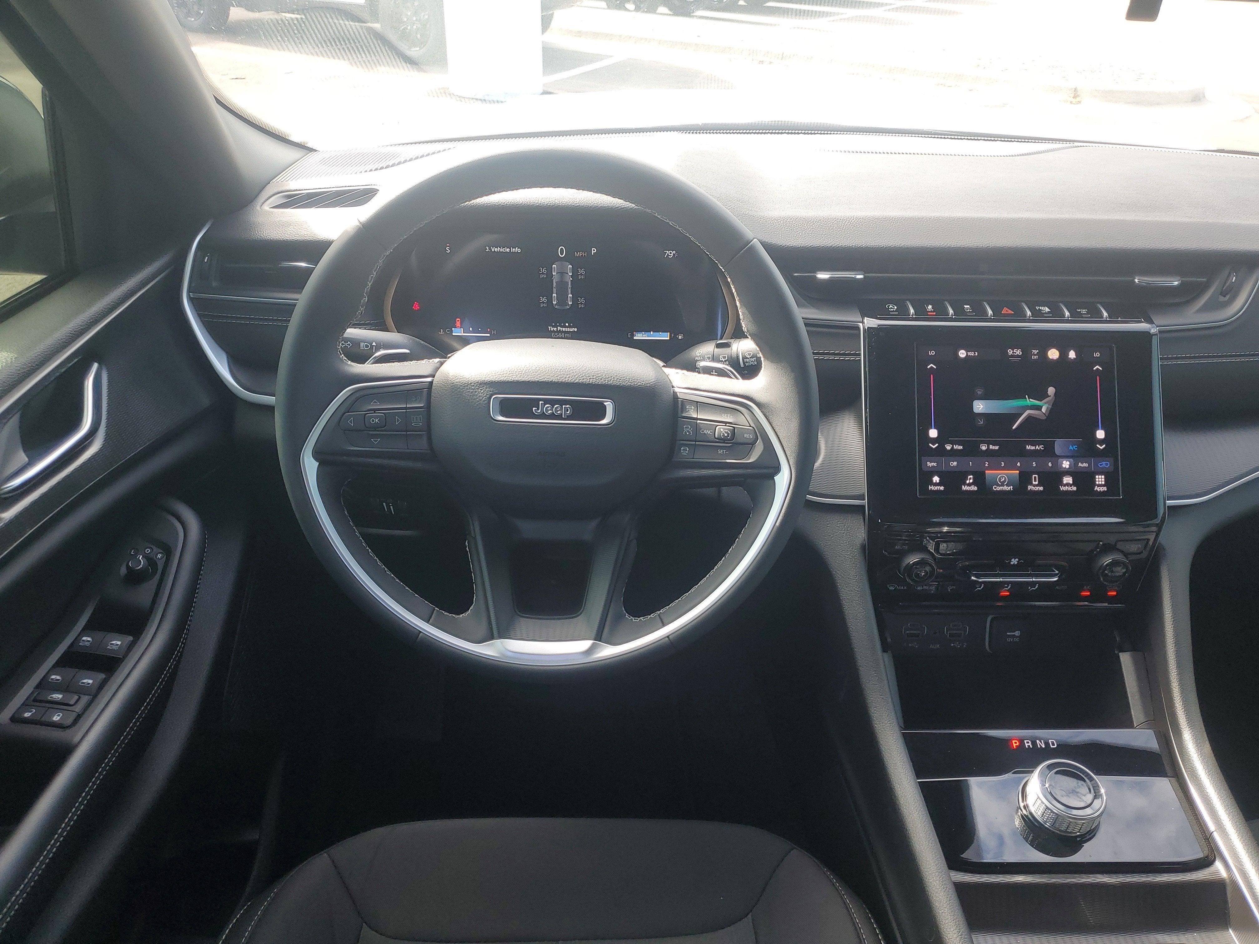 2025 Jeep Grand Cherokee Laredo