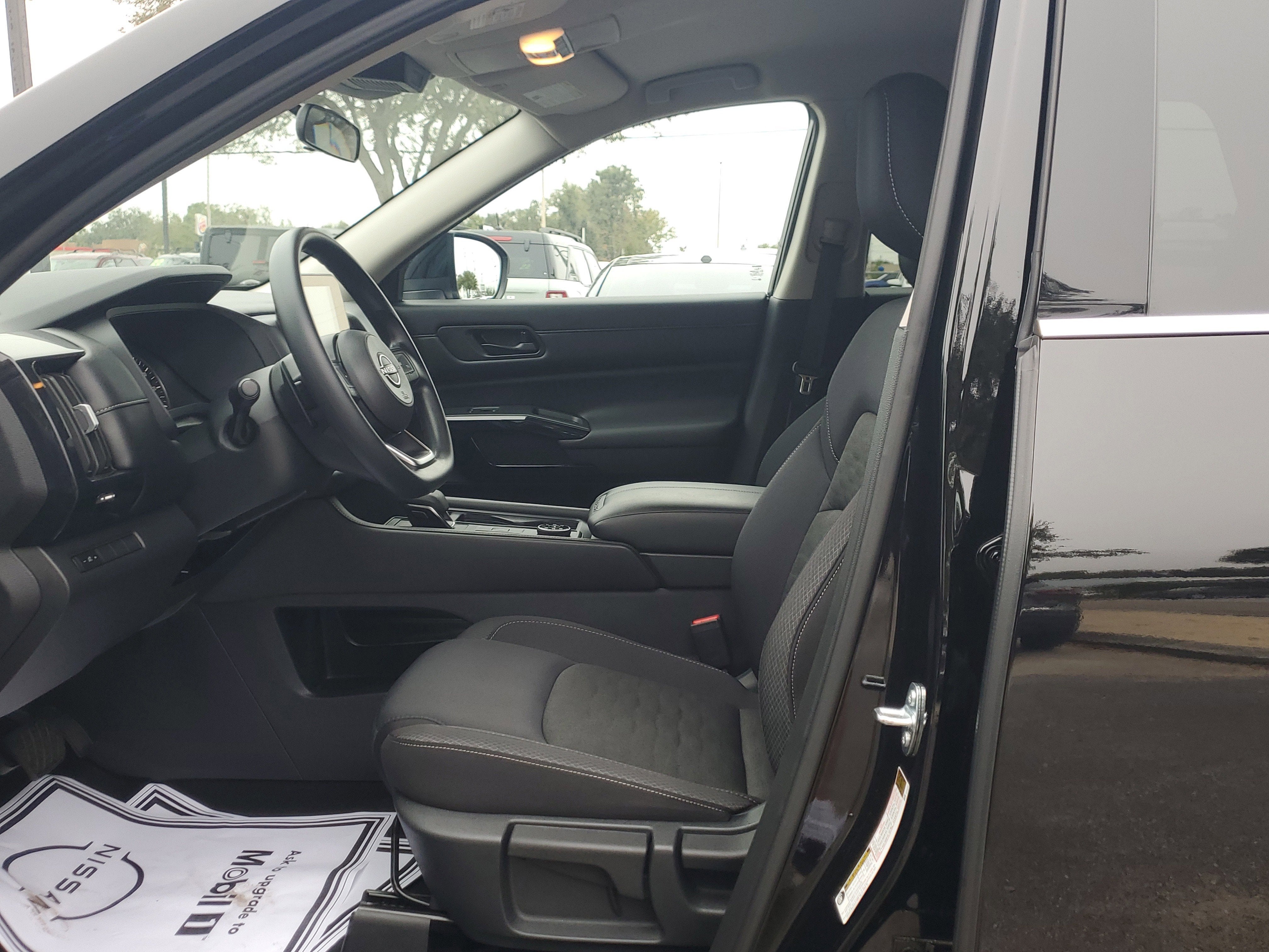 2025 Nissan Pathfinder S