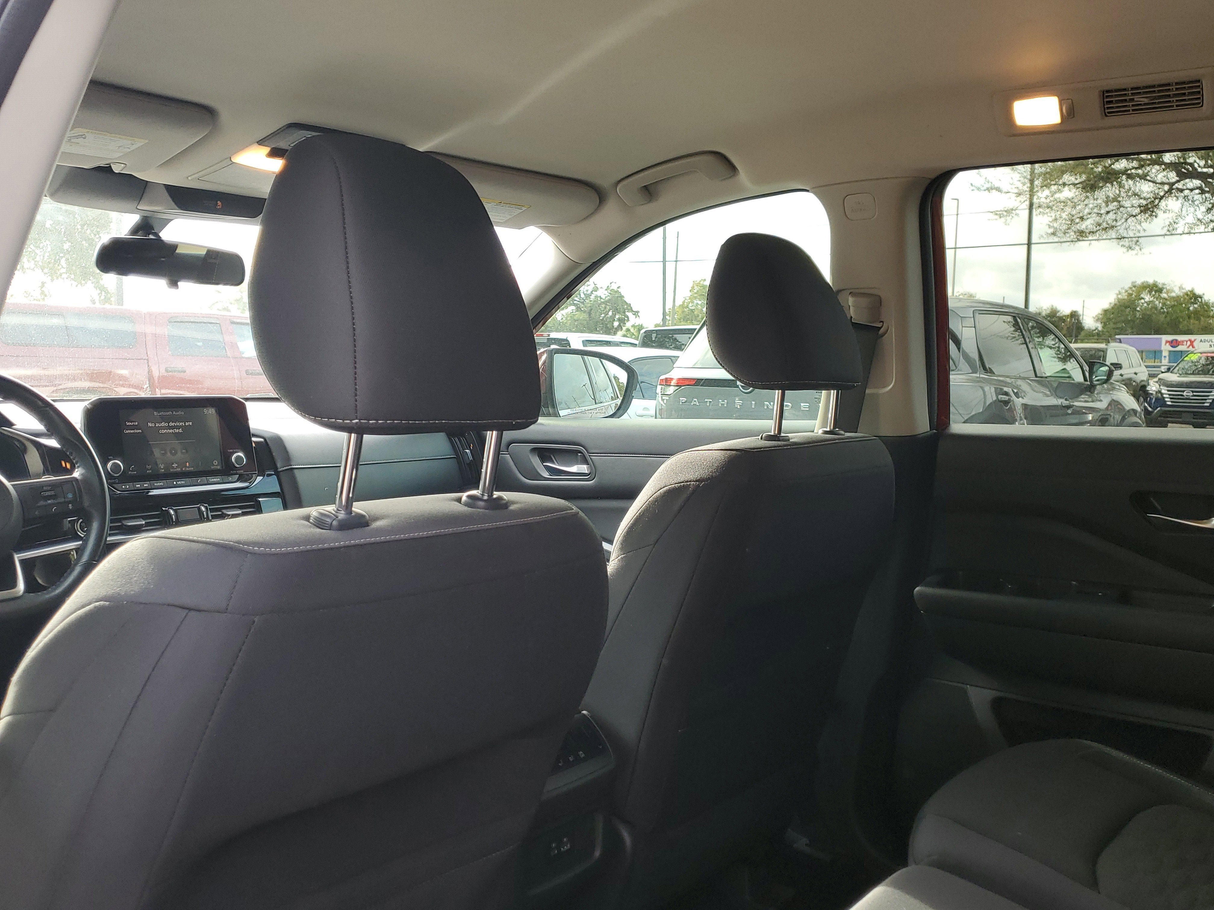 2022 Nissan Pathfinder SV