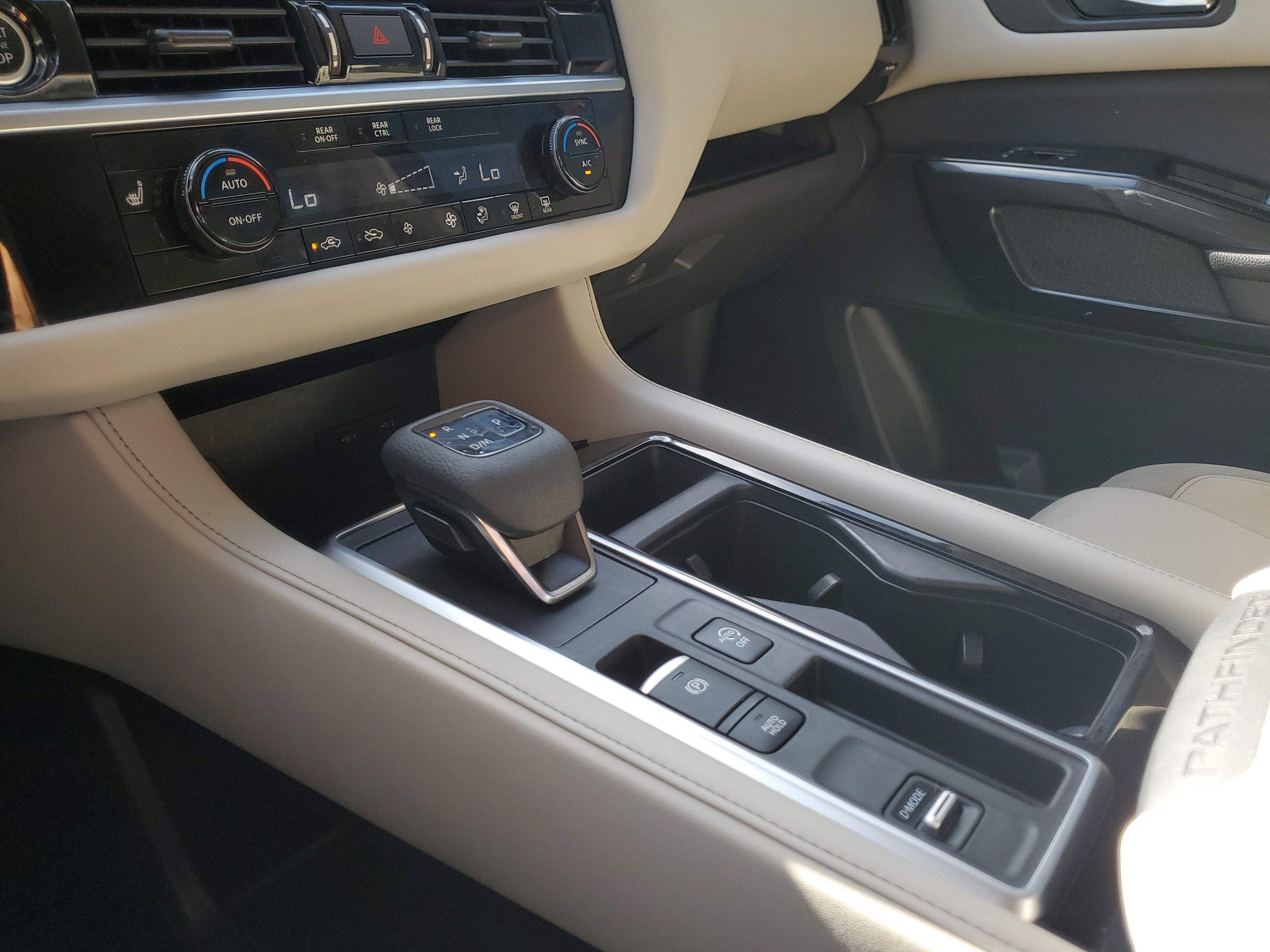 2022 Nissan Pathfinder SV