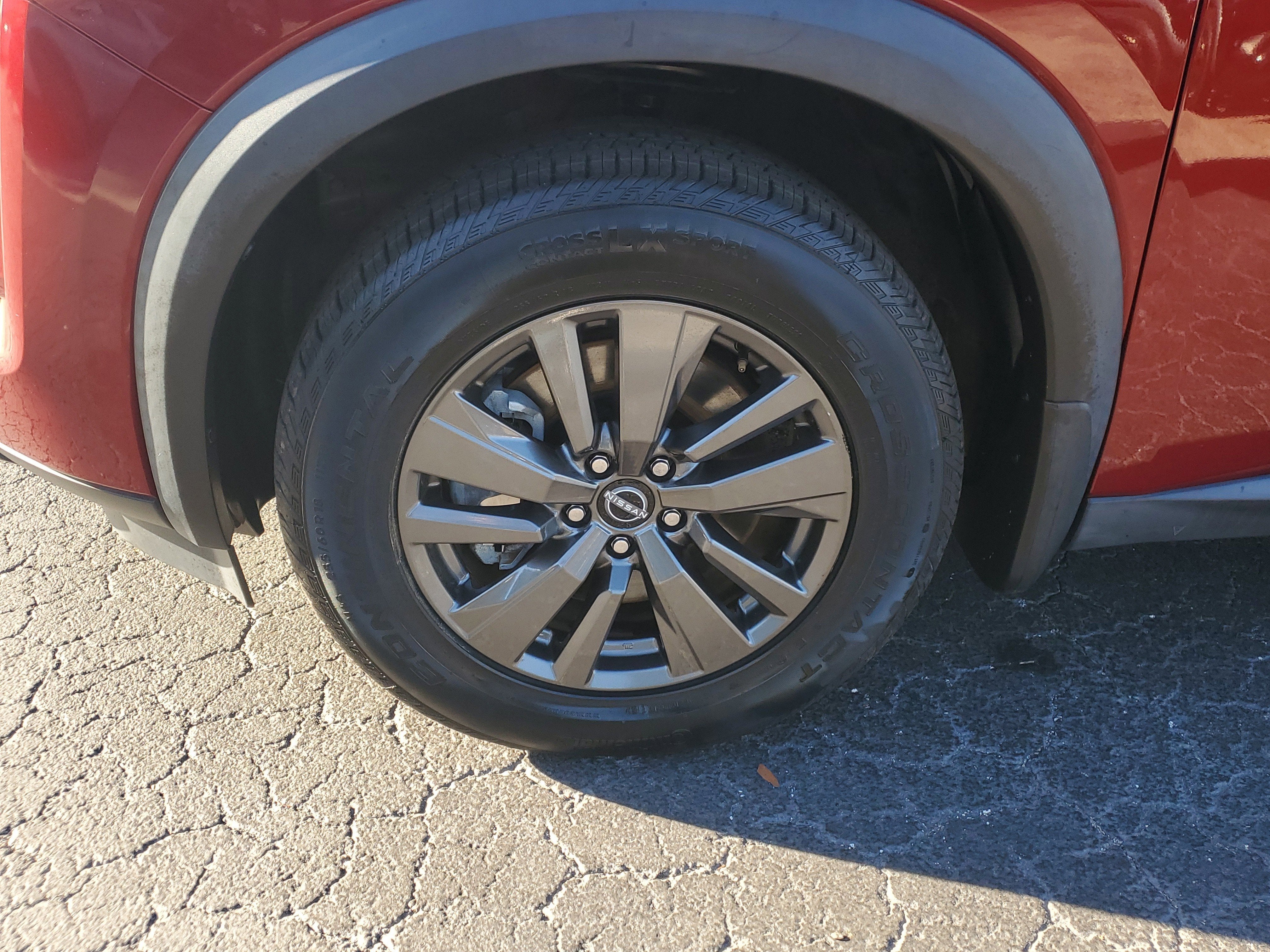 2022 Nissan Pathfinder SV