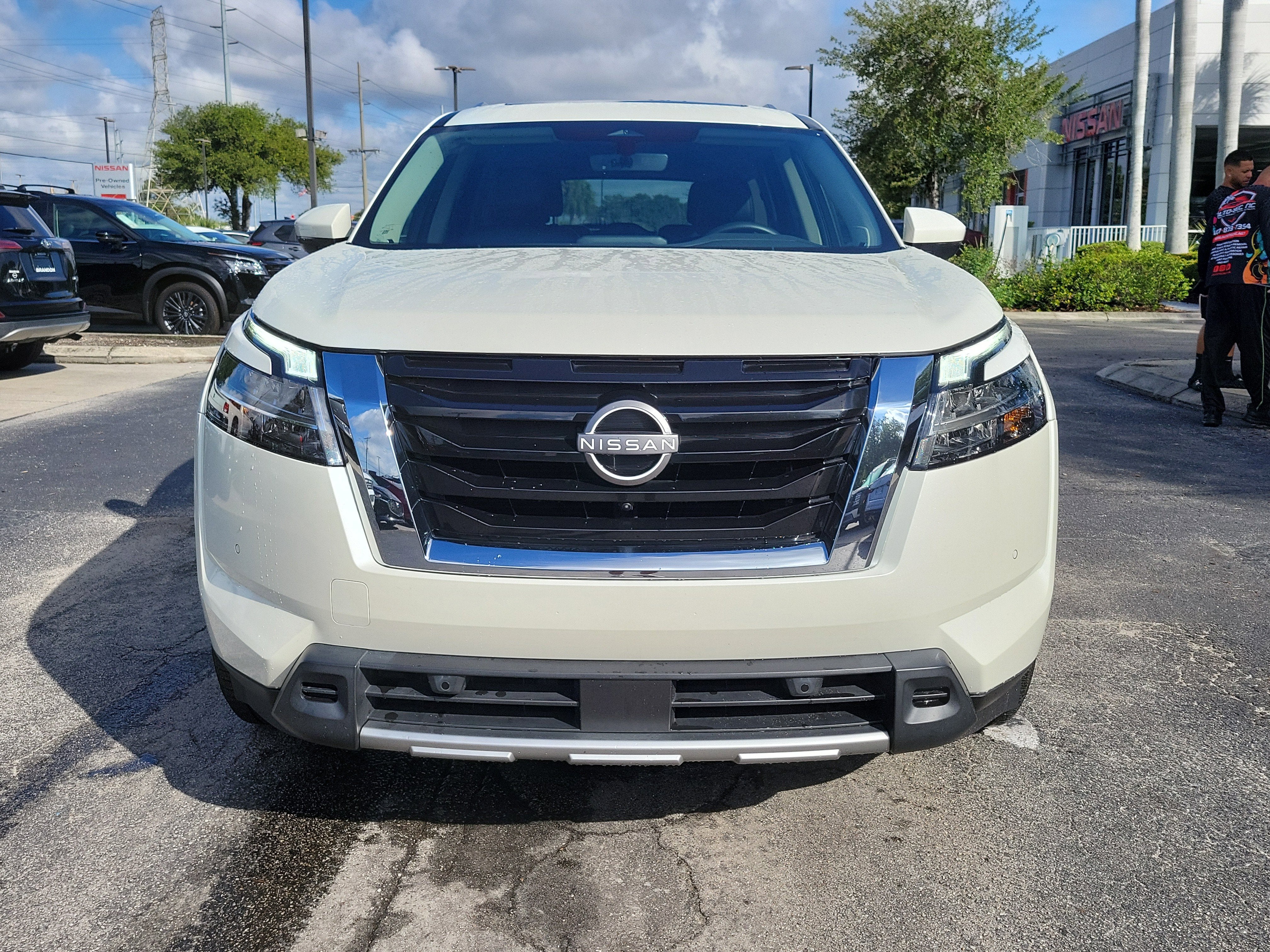 2024 Nissan Pathfinder SL