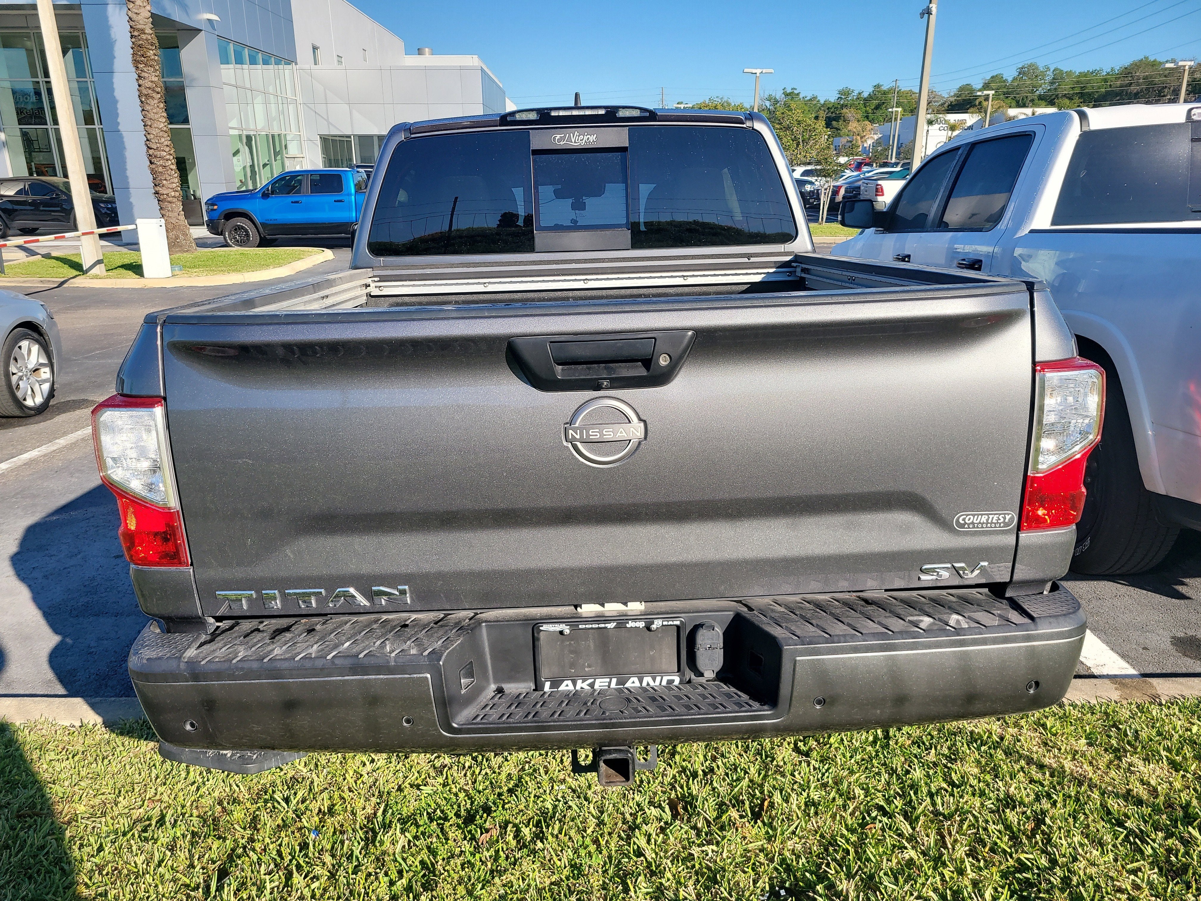 2023 Nissan Titan SV