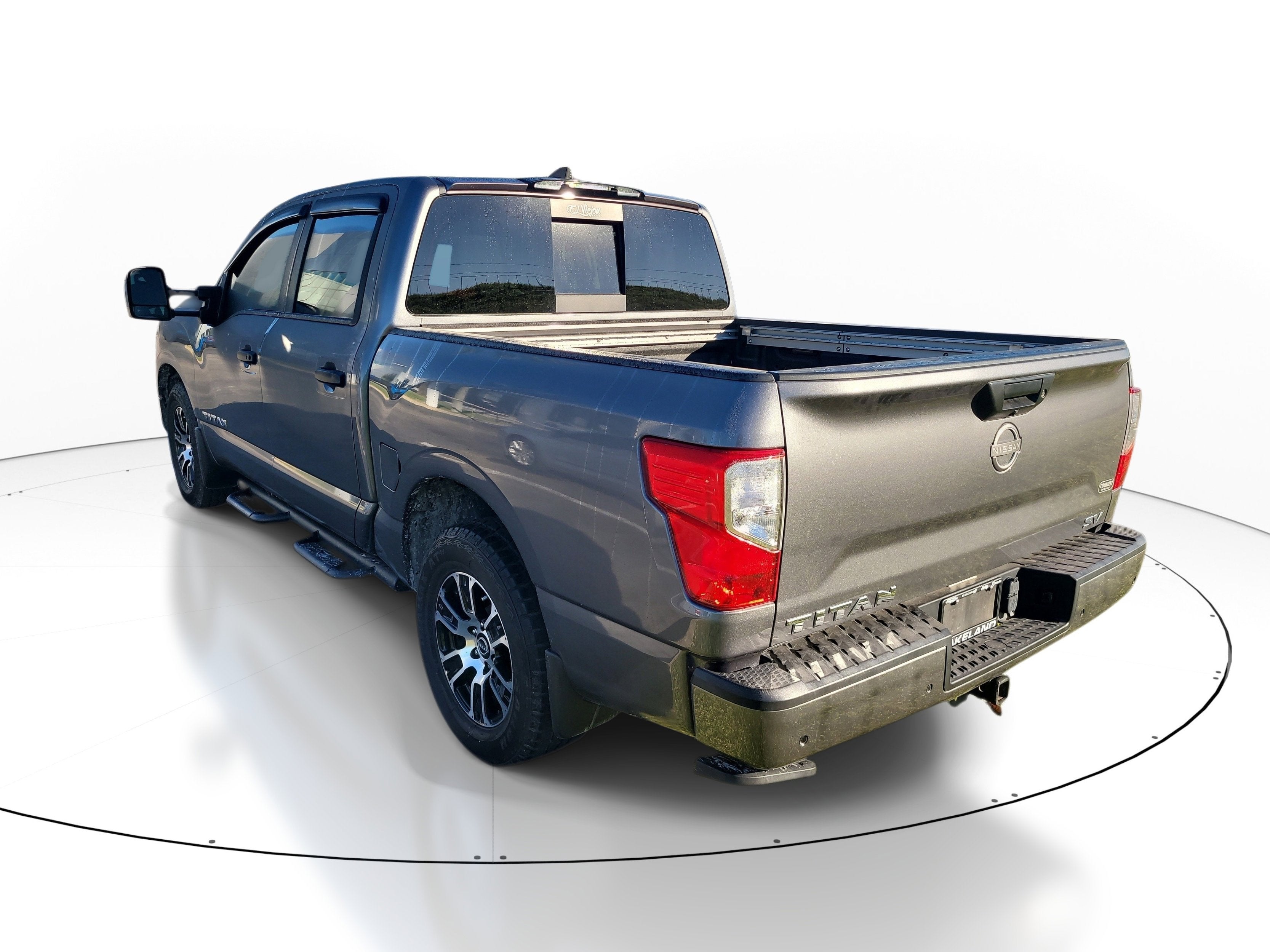 2023 Nissan Titan SV