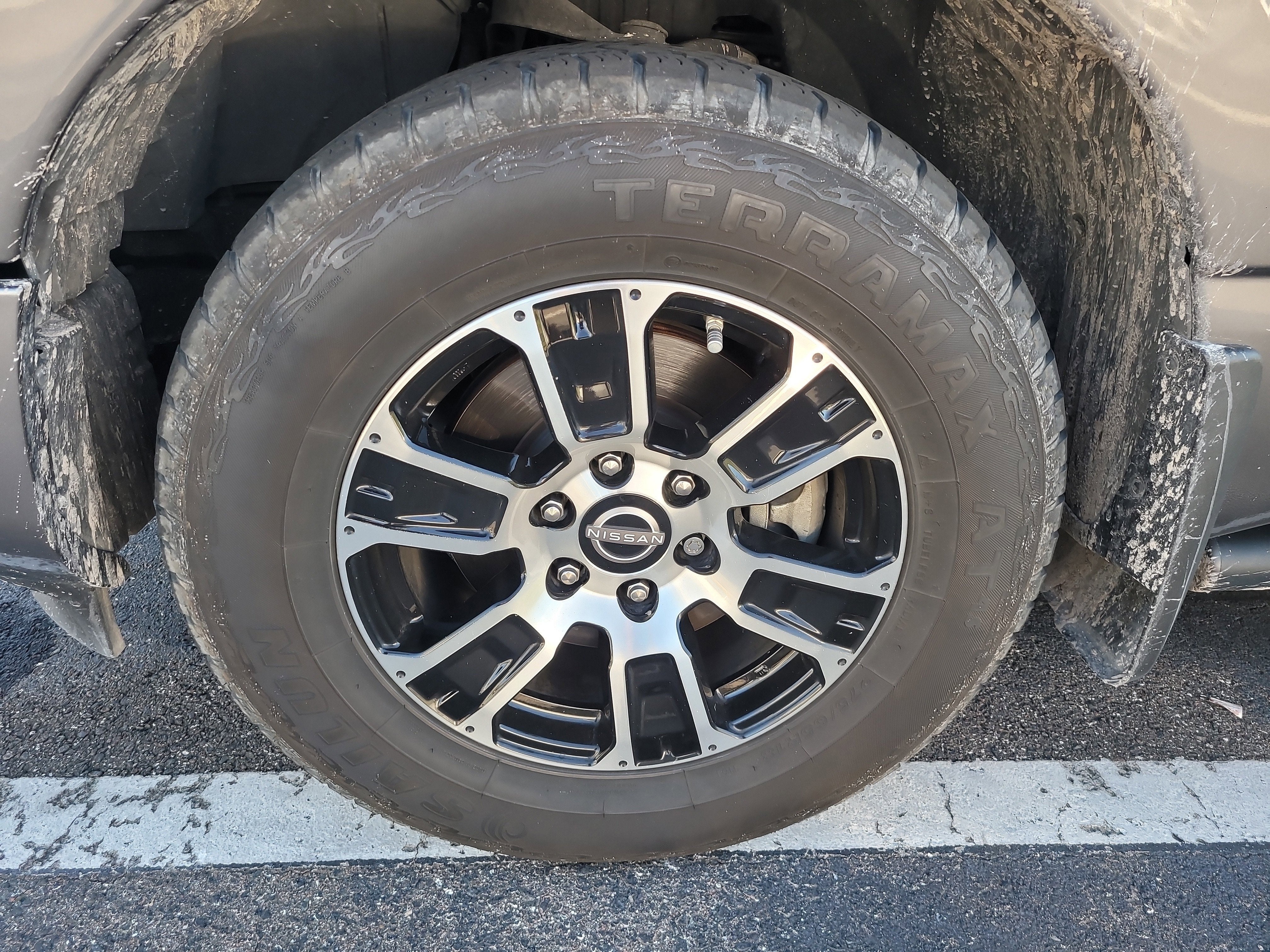 2023 Nissan Titan SV