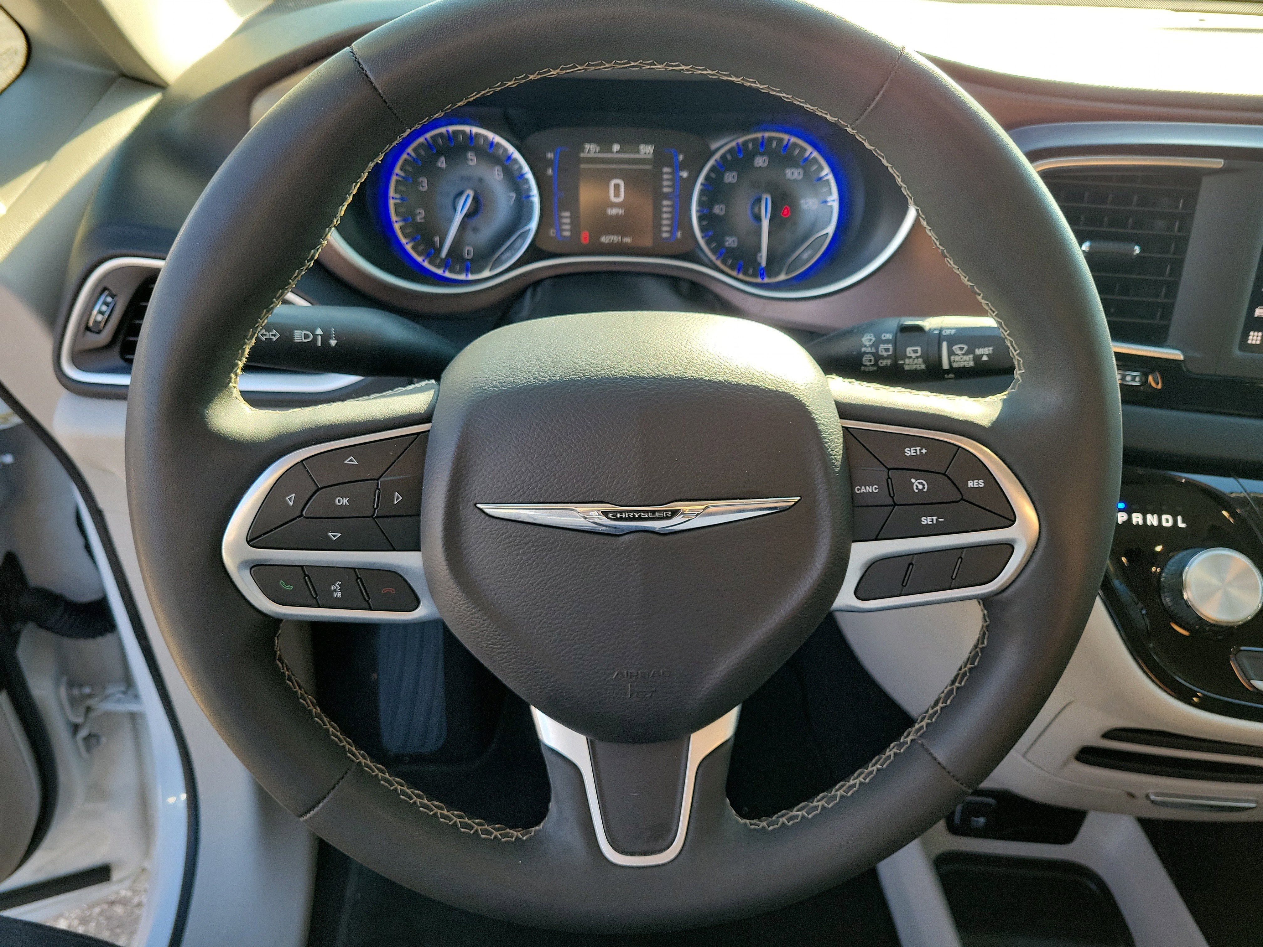 2023 Chrysler Voyager LX