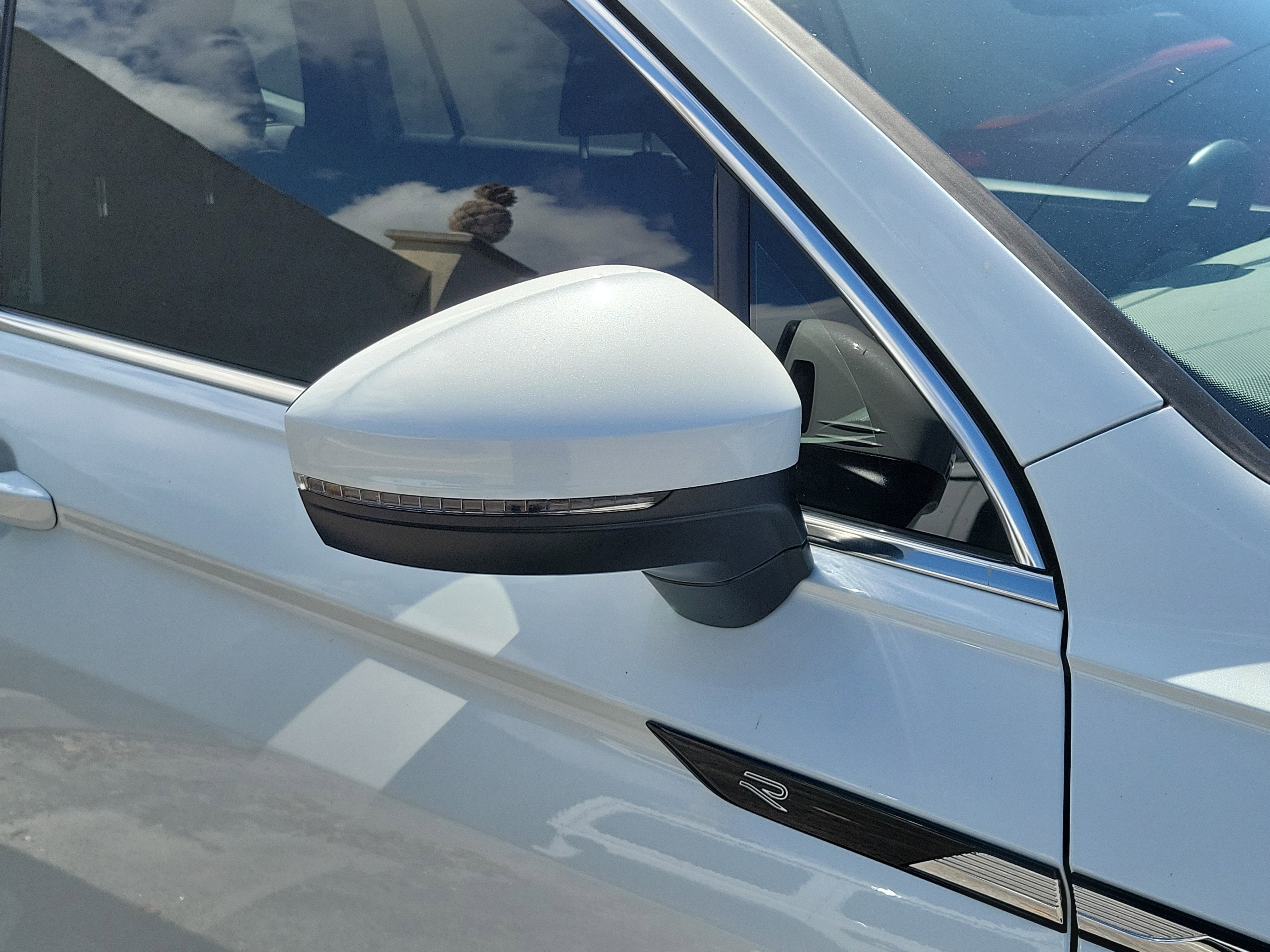 2023 Volkswagen Tiguan SEL R-Line