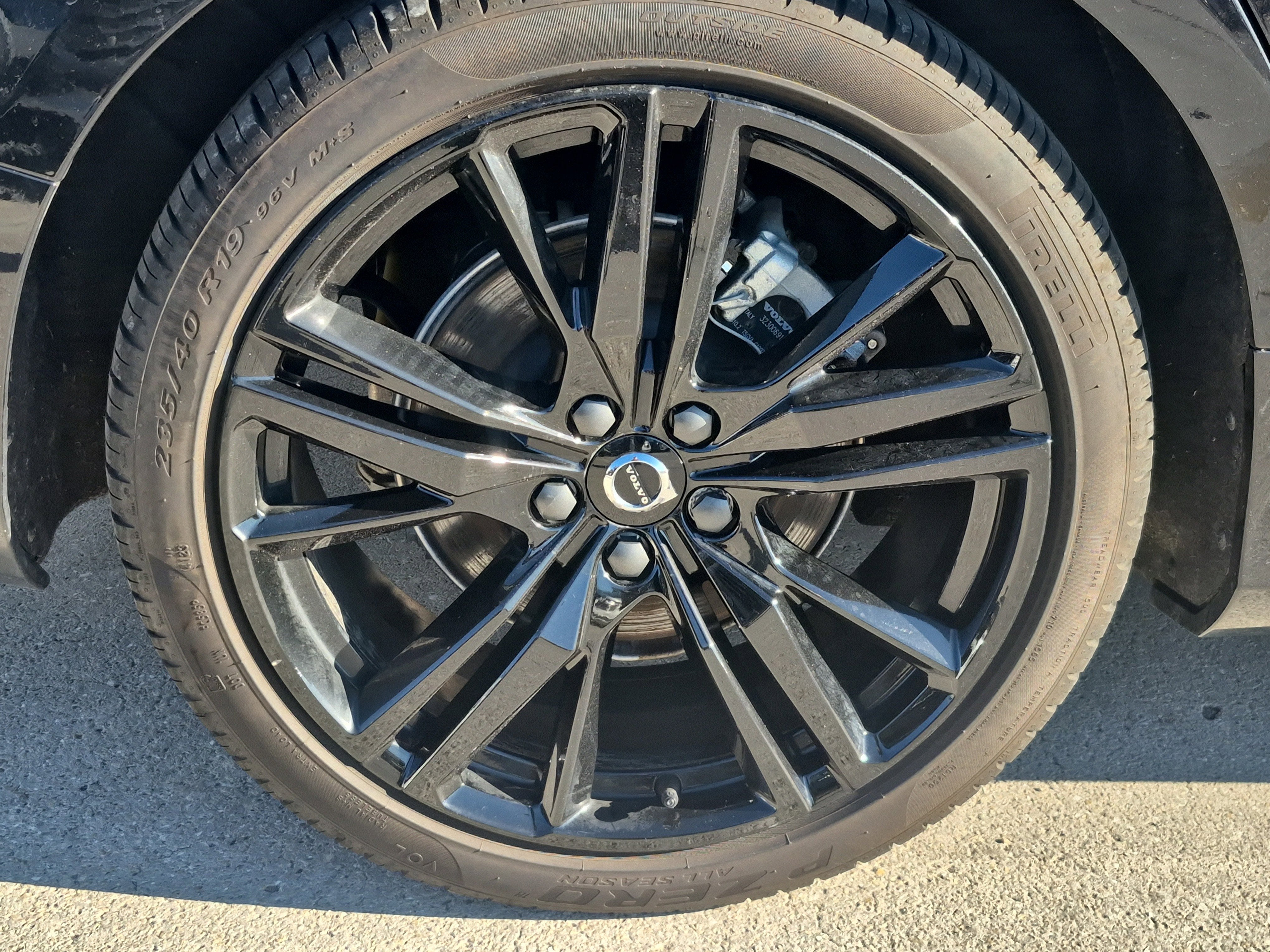 2024 Volvo S60 Plus Black Edition