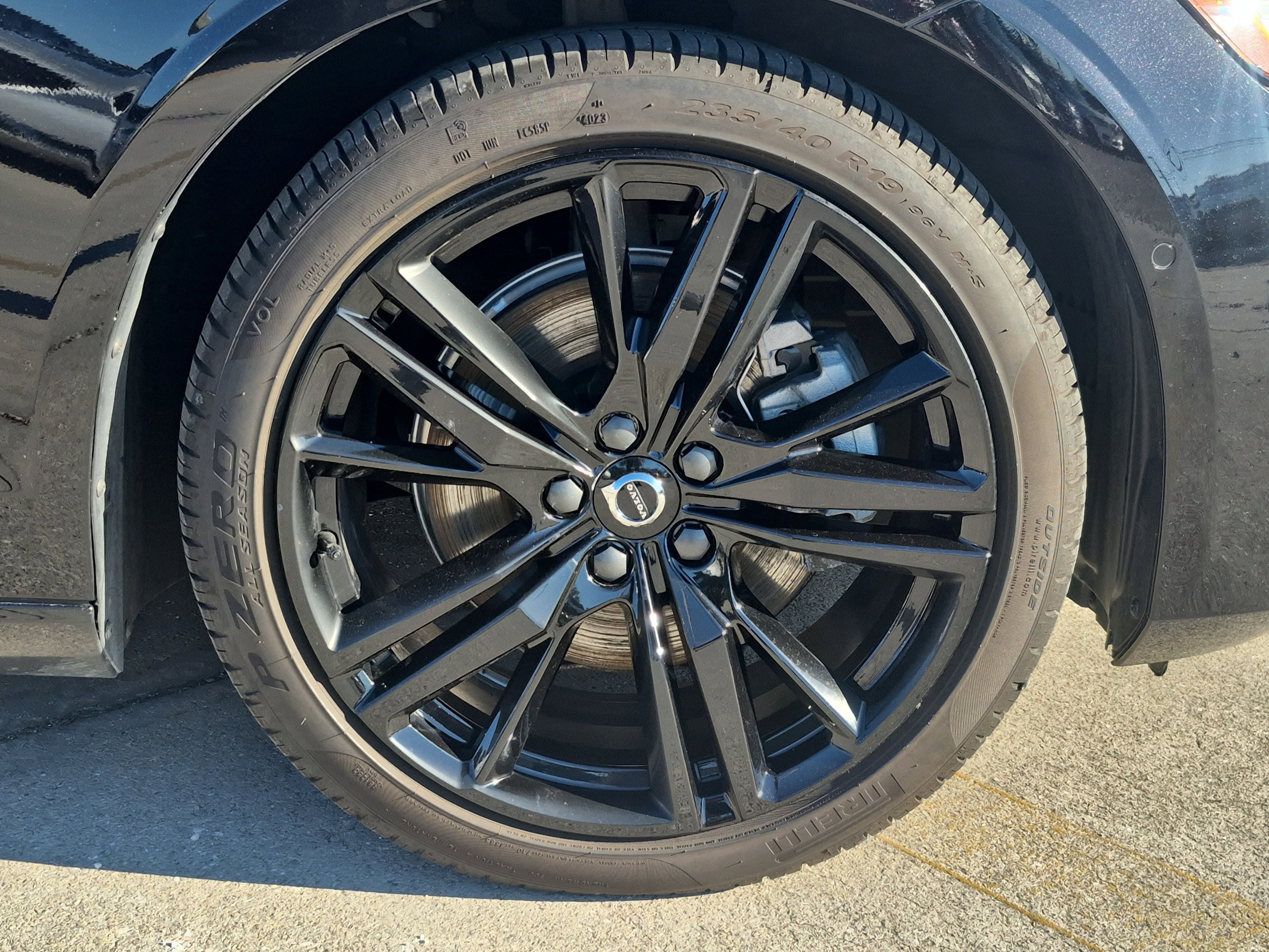 2024 Volvo S60 Plus Black Edition