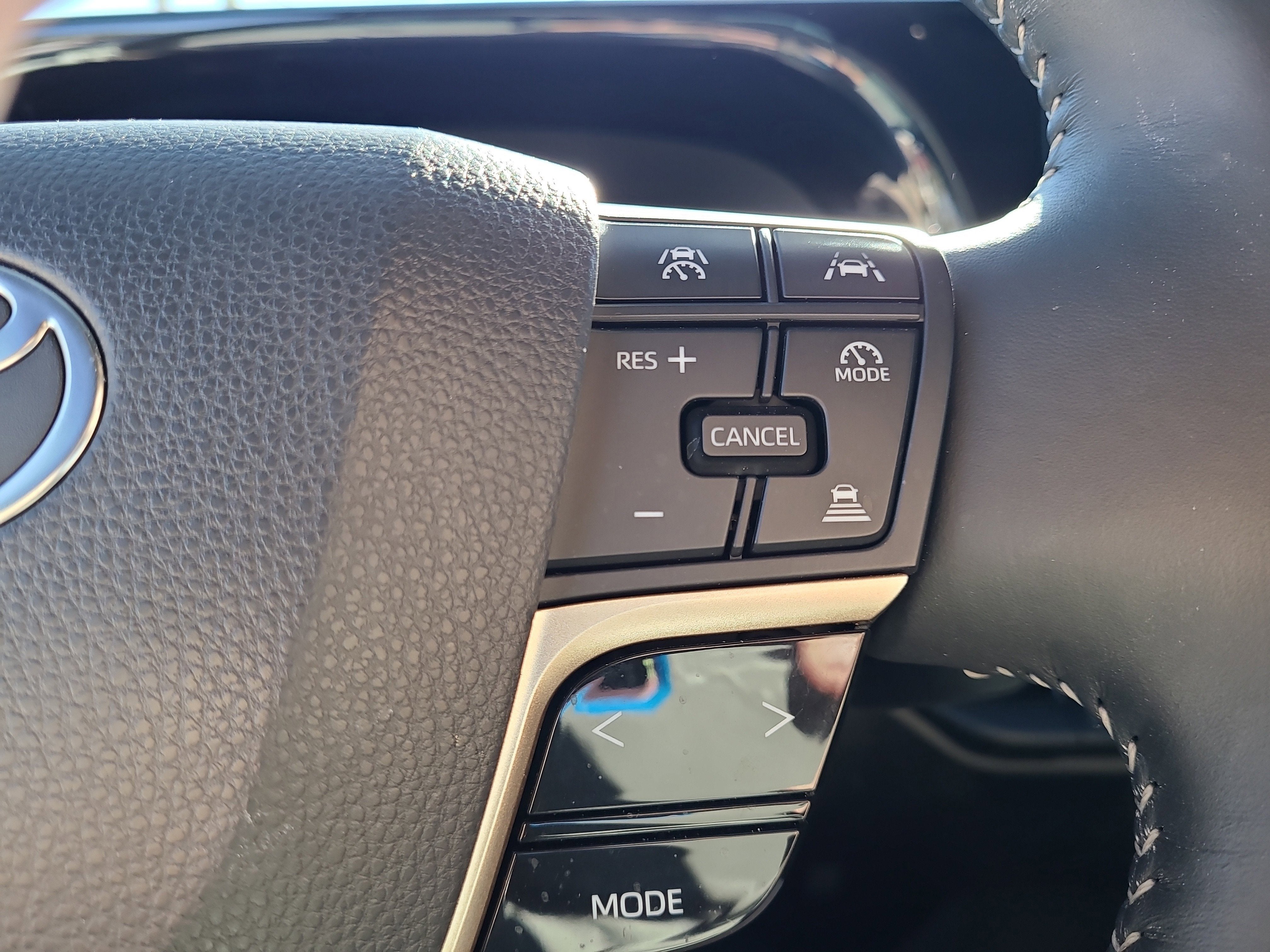 2025 Toyota Crown Signia XLE