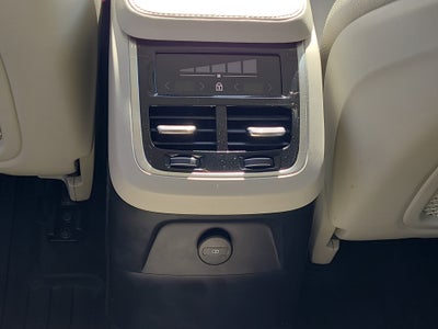 2023 Volvo XC90 Recharge Plug-In Hybrid Core Bright Theme