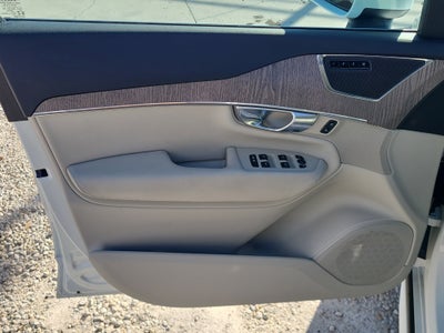 2023 Volvo XC90 Recharge Plug-In Hybrid Core Bright Theme