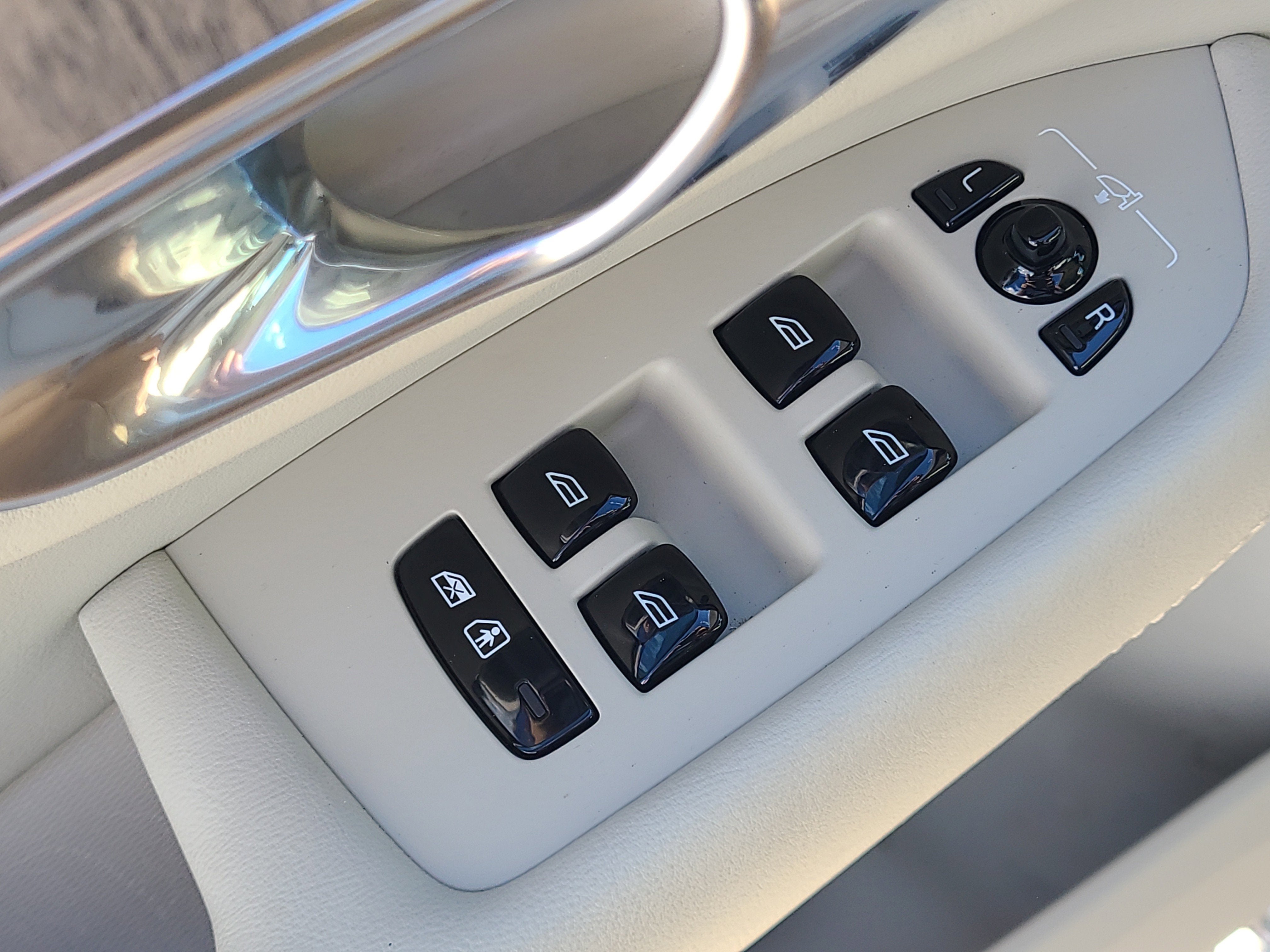 2023 Volvo XC90 Recharge Plug-In Hybrid Core Bright Theme