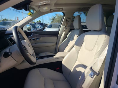 2023 Volvo XC90 Recharge Plug-In Hybrid Core Bright Theme