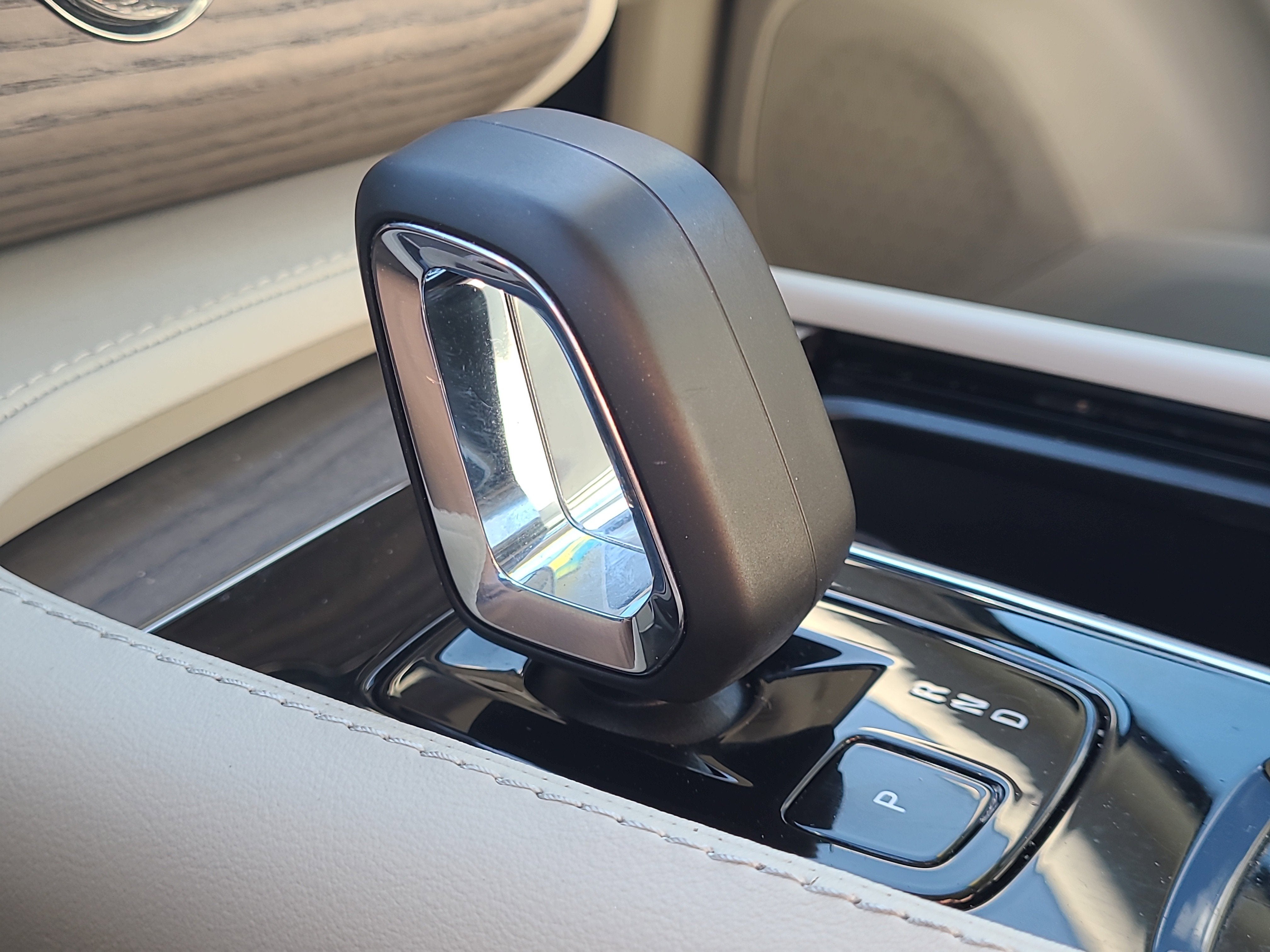 2023 Volvo XC90 Recharge Plug-In Hybrid Core Bright Theme