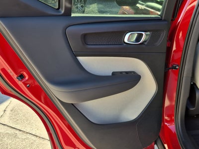 2023 Volvo XC40 Plus Dark Theme