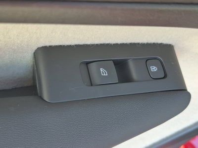 2023 Volvo XC40 Plus Dark Theme