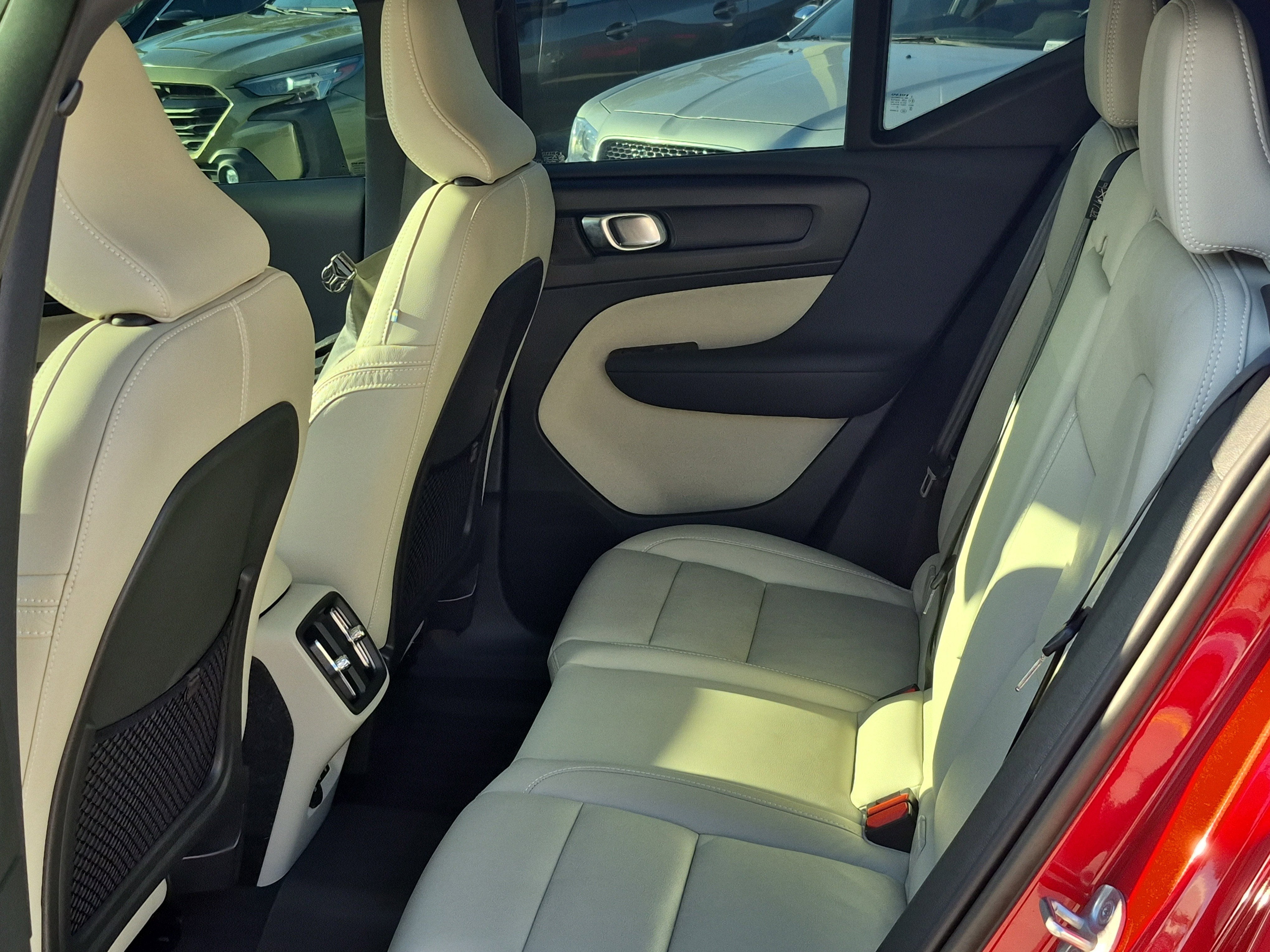 2023 Volvo XC40 Plus Dark Theme