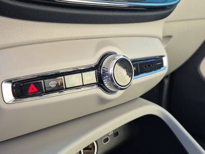 2023 Volvo XC40 Plus Dark Theme