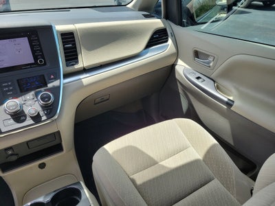 2018 Toyota Sienna LE Auto Access Seat