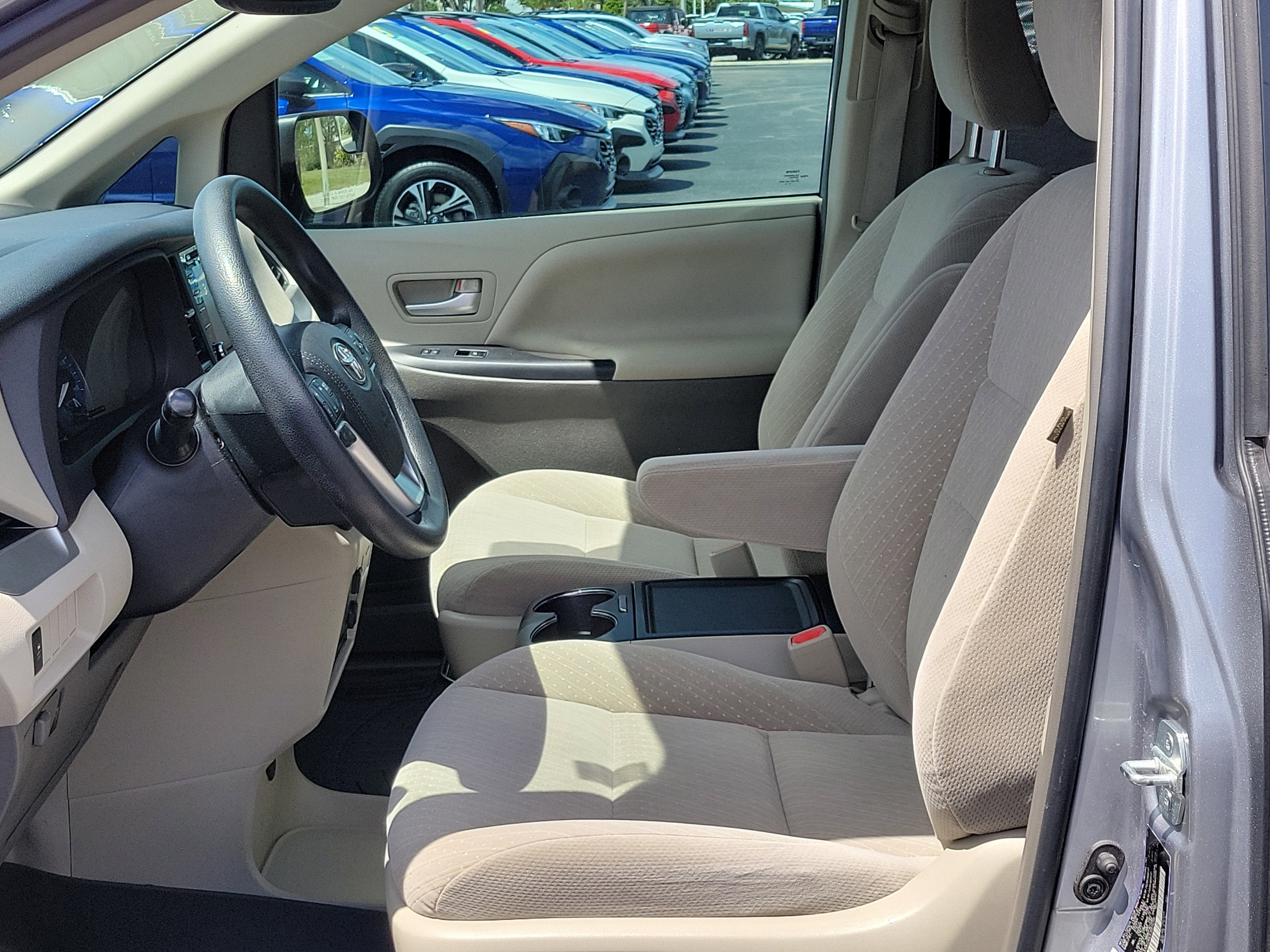 2018 Toyota Sienna LE Auto Access Seat