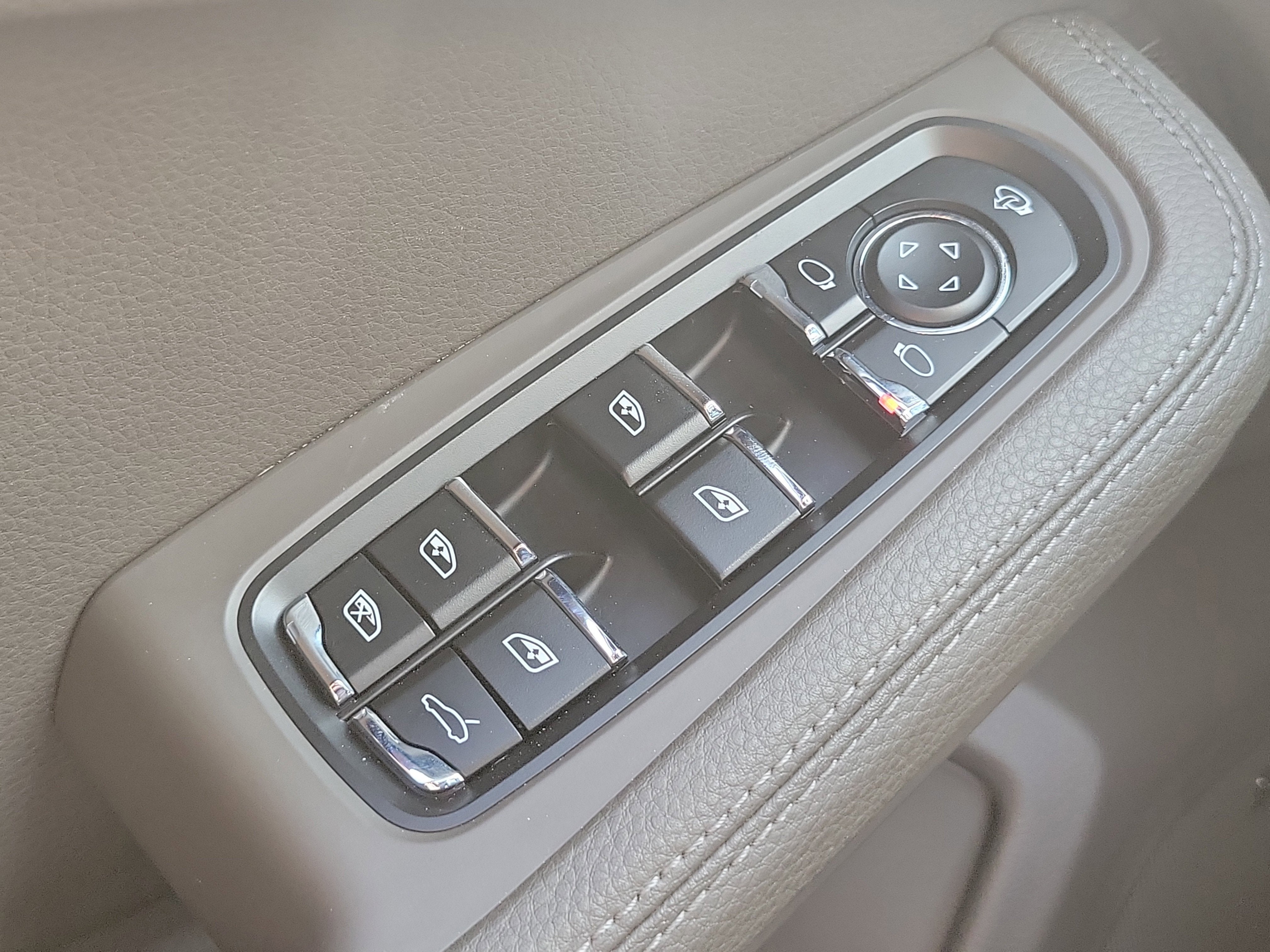 2025 Porsche Macan T