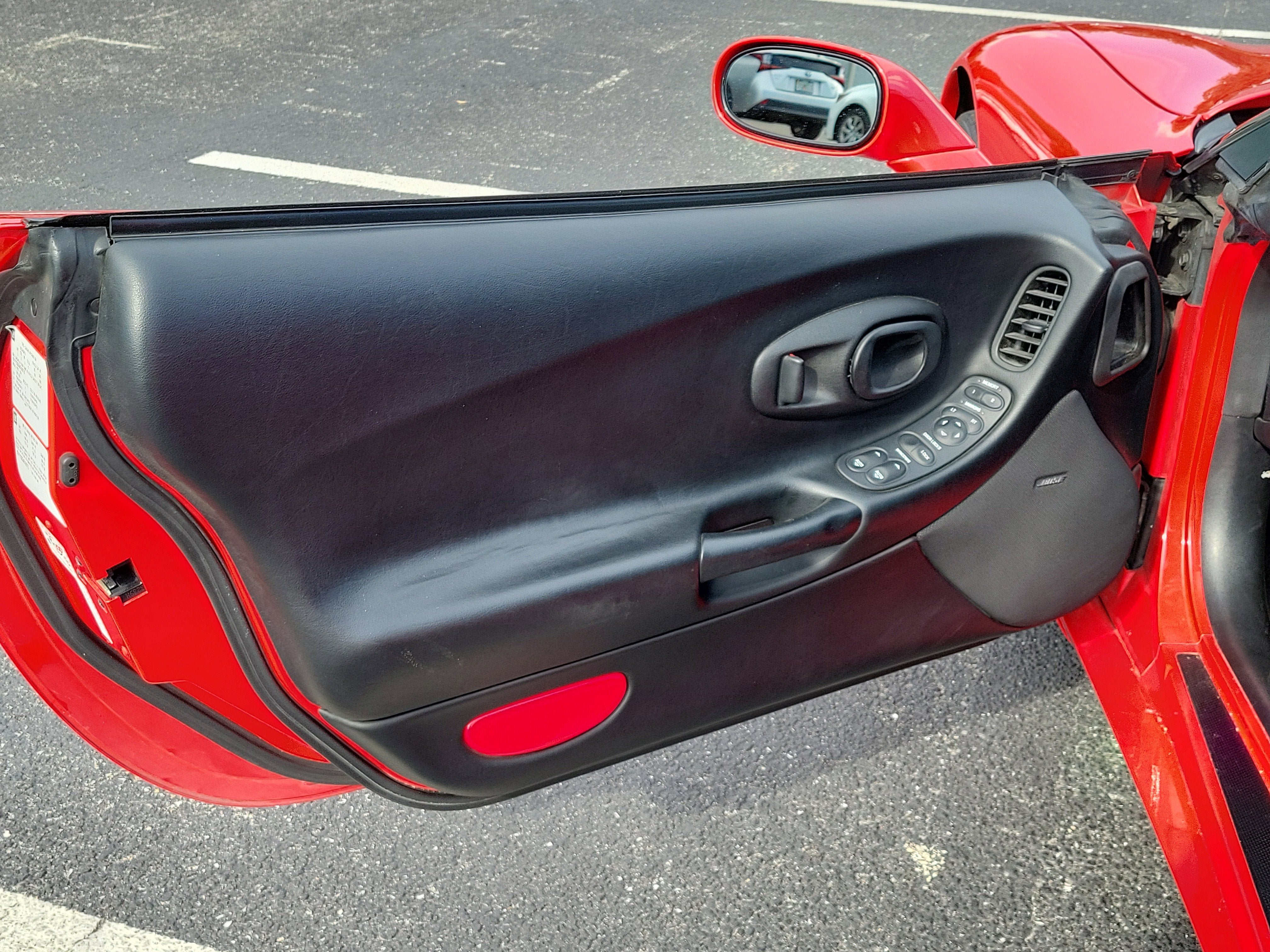 2004 Chevrolet Corvette 2dr Cpe